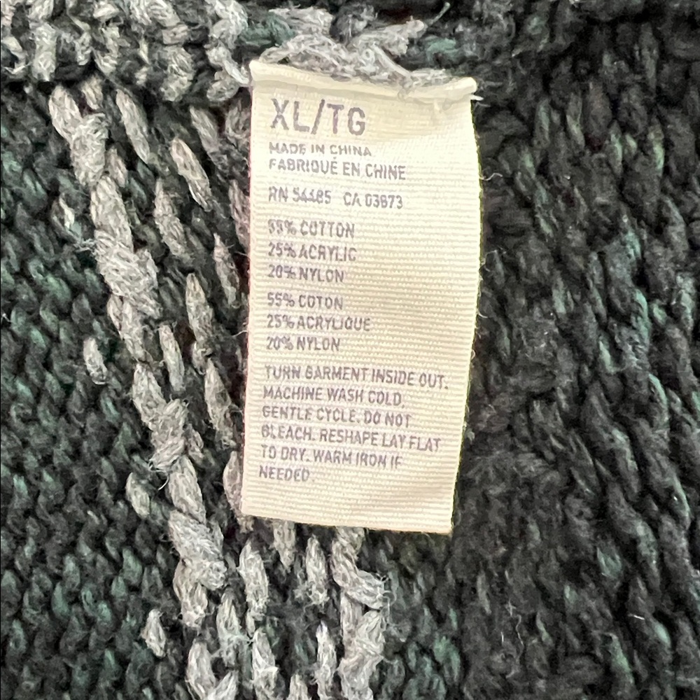 American Eagle Outfitters, black/gray,geometric pattern sweater XL, Athletic Fit - Picture 4 of 5